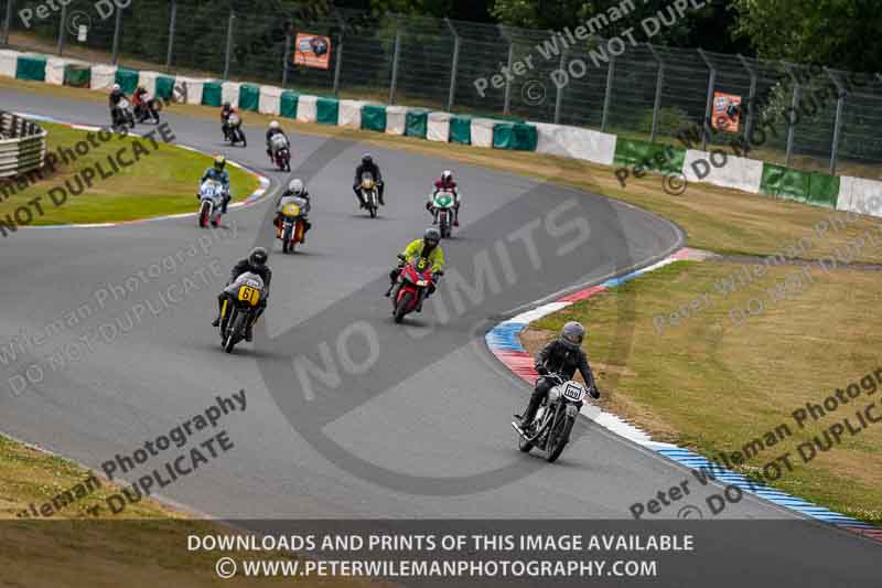 Vintage motorcycle club;eventdigitalimages;mallory park;mallory park trackday photographs;no limits trackdays;peter wileman photography;trackday digital images;trackday photos;vmcc festival 1000 bikes photographs